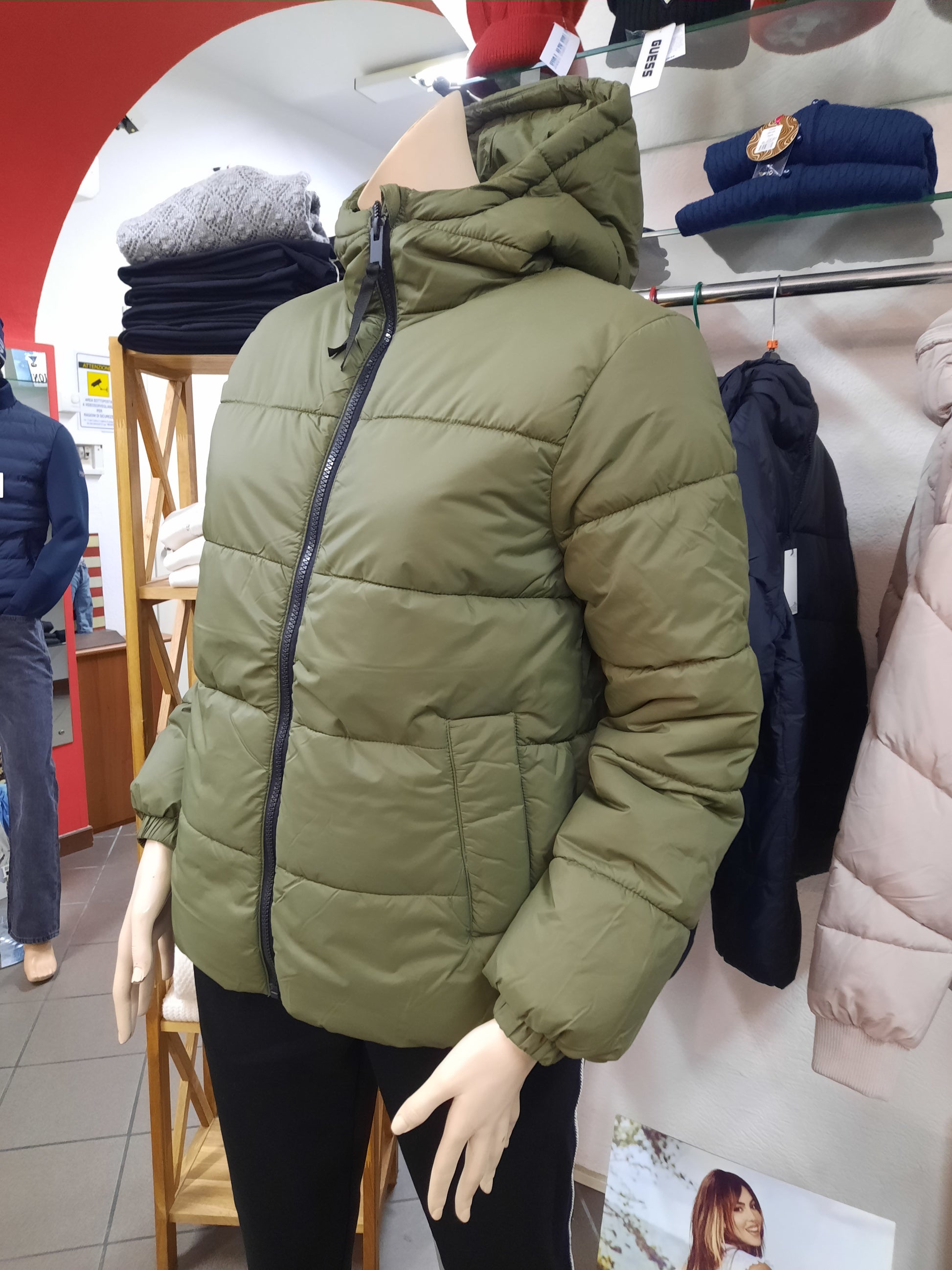 B.YOUNG 100 grammi curvy con cappuccio